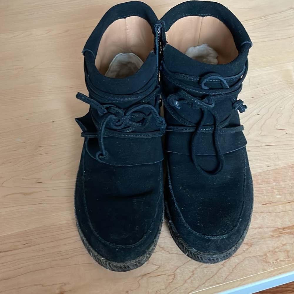 Worn twice UGG Women's Black Suede Ankle Boots - Picture 8 of 12